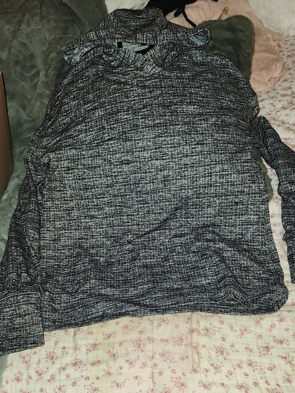 lululemon athletica Women's Heathered Black Gray Pullover Hoodie With Thumbholes
